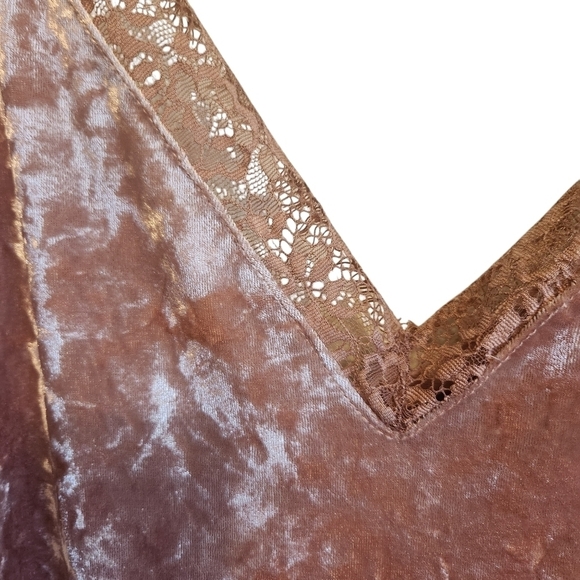 TORRID PINK VELVET LACE TRIM V-NECK CAMI SIZE 3X (22-24) - Picture 6 of 9